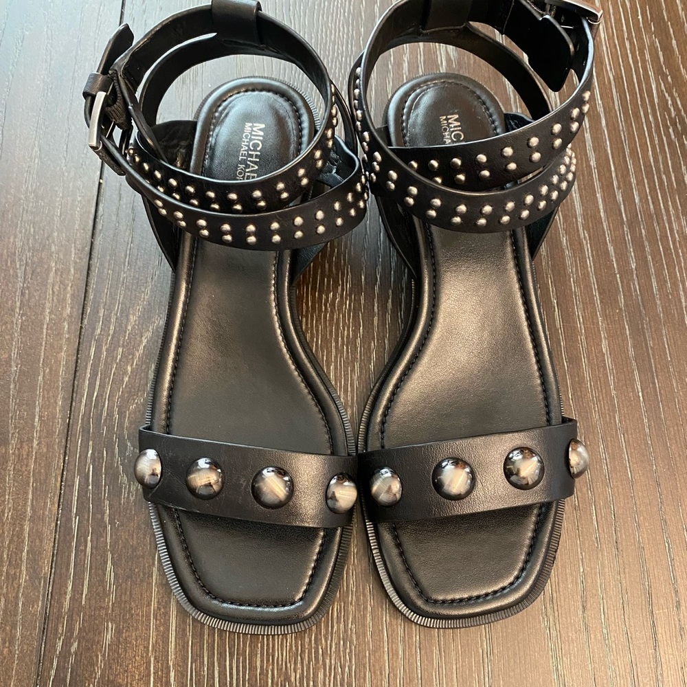 Michael Kors Garner Studded Leather Sandal Size 8.